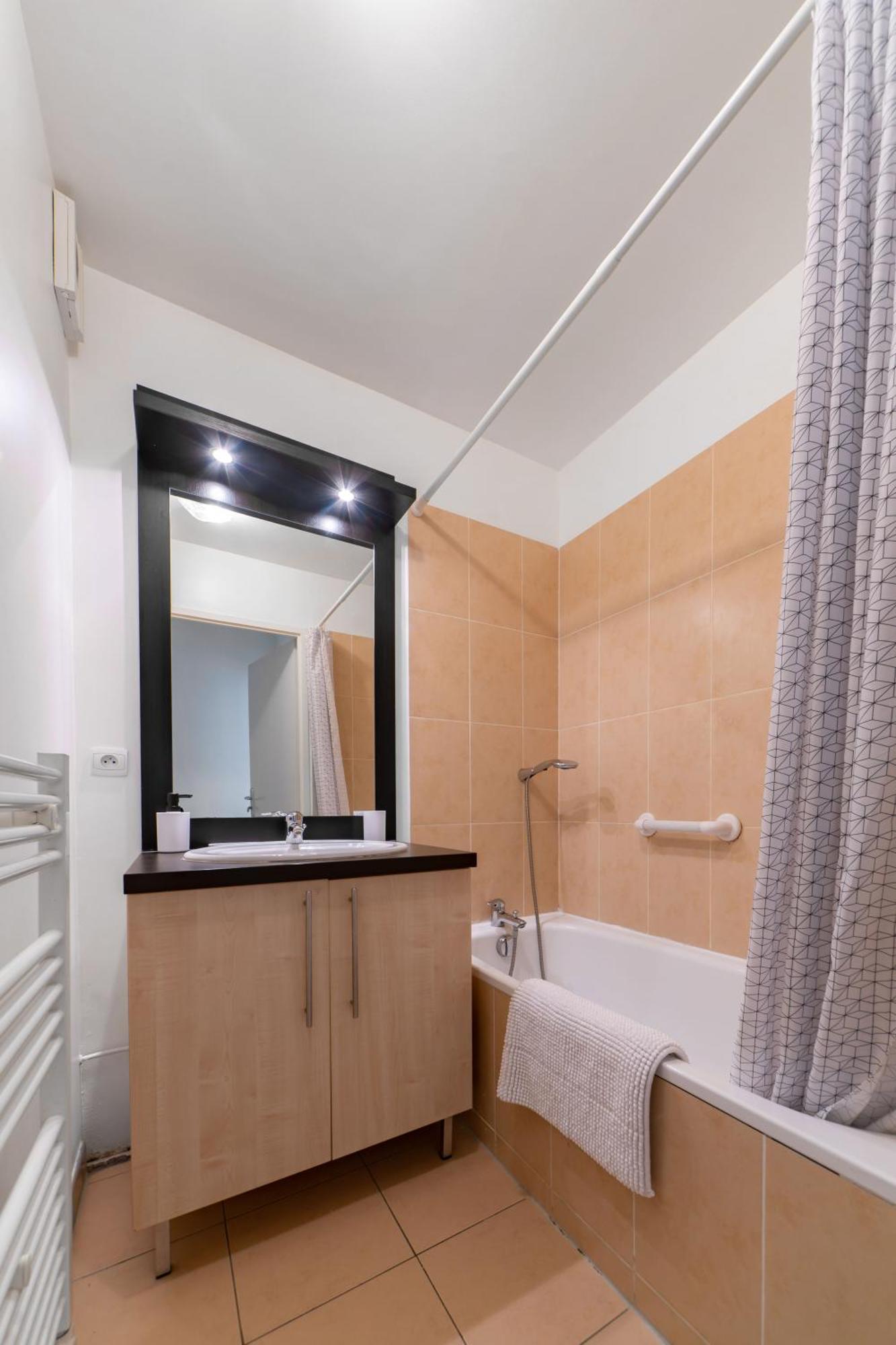 L'Eugenie - Appartement Design & Confort En Centre-Ville Vichy Exterior foto